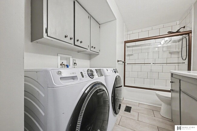 Building Photo - 8109 Valley Rd