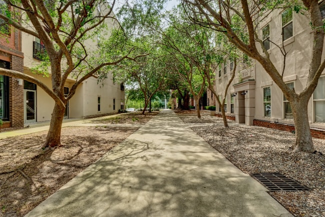 Building Photo - 715 N 4th St