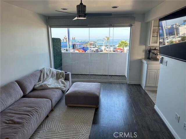 Building Photo - 577 S Coast Hwy