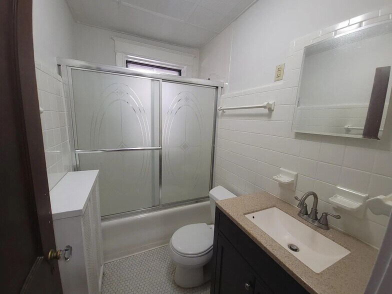 Building Photo - 6624 San Bonita Ave