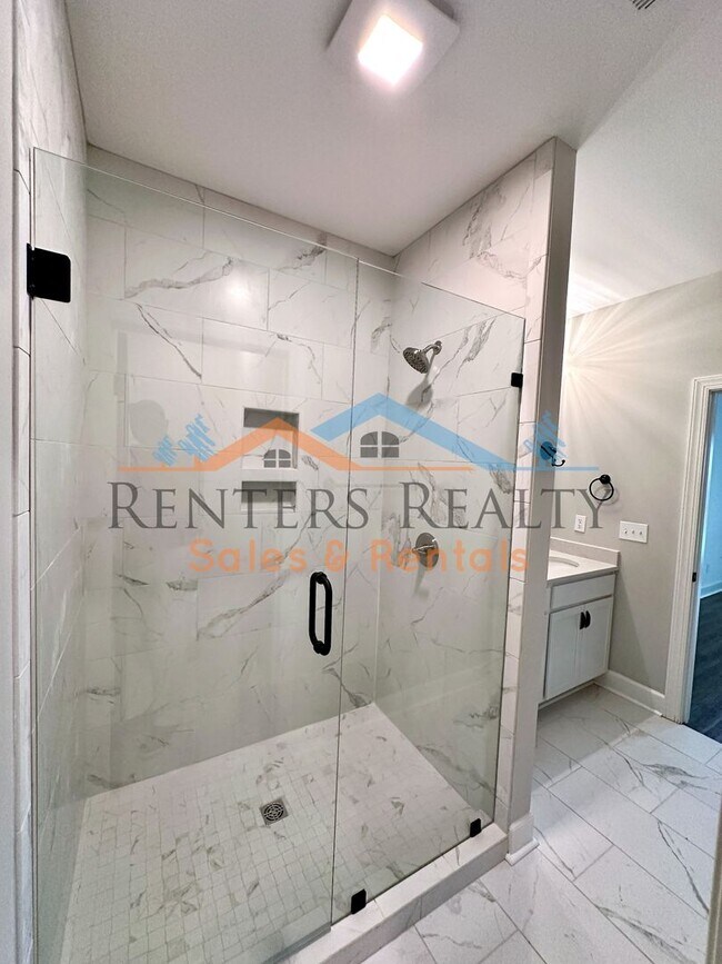 Building Photo - 3BR Home with Office, Bonus Room, Large Kitchen Island, 2-Car Garage & Large Yard – Huntsville Li...