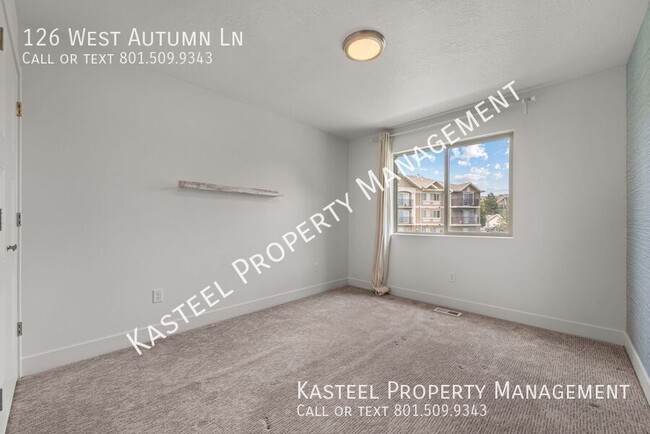 Building Photo - 126 W Autumn Ln