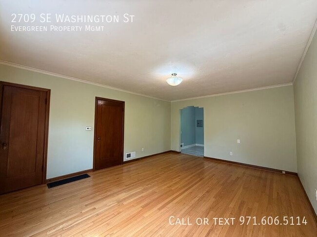 Building Photo - 2709 SE Washington St