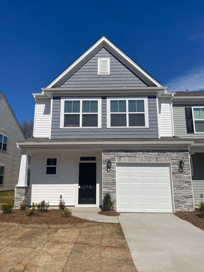 Building Photo - $1,000 Off First Full Month Rent