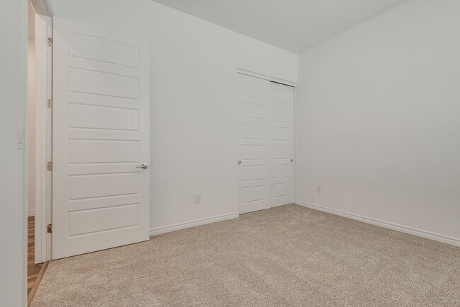 Building Photo - 12608 Heritage Hts Dr