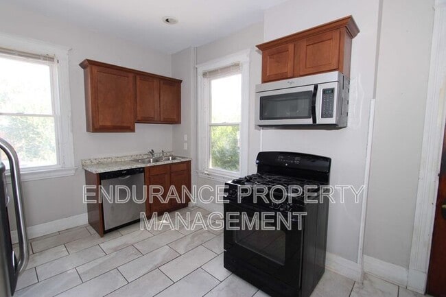 Building Photo - 2539 Melrose Ave