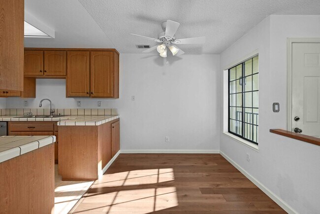 Building Photo - Update and Move-In Ready, 2BD/2BA, End-Unit Upper-Level Condo in Fostoria Terrace- DANVILLE