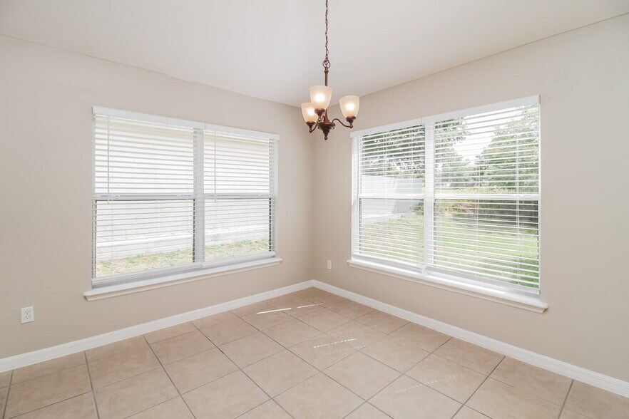 Building Photo - 25130 Ironwedge Dr