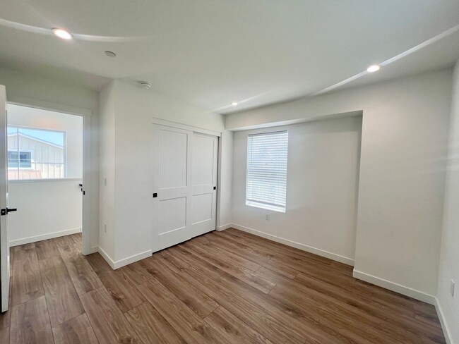 Building Photo - NEW PRICE! Beautiful 3 bedroom 2.5 home in...