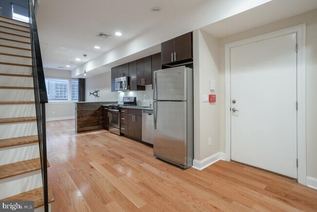 Building Photo - 724 N 3rd St