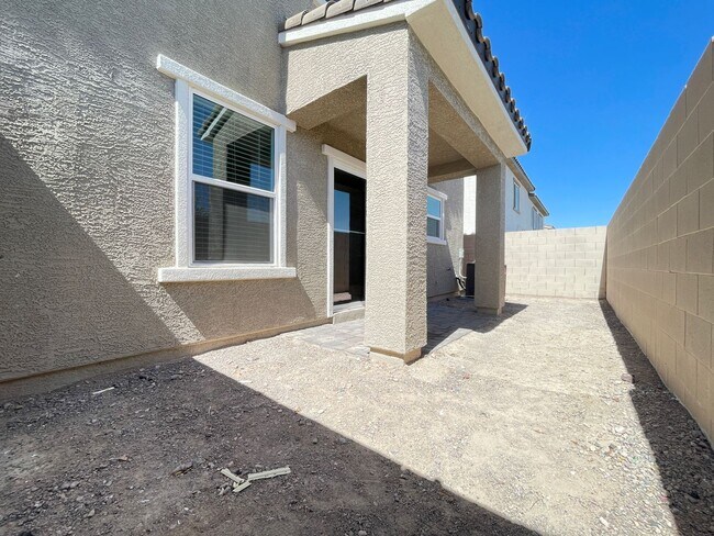 Building Photo - Beautiful Gated Henderson Home | 3 Bed/ 2.5 Bath- AVAILABLE 3/31/26