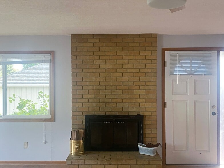 Building Photo - 1029 SE 149th Pl