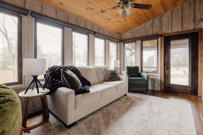 Building Photo - 521 Baywood Dr