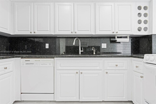 Building Photo - 6795-6793 Brookline Dr