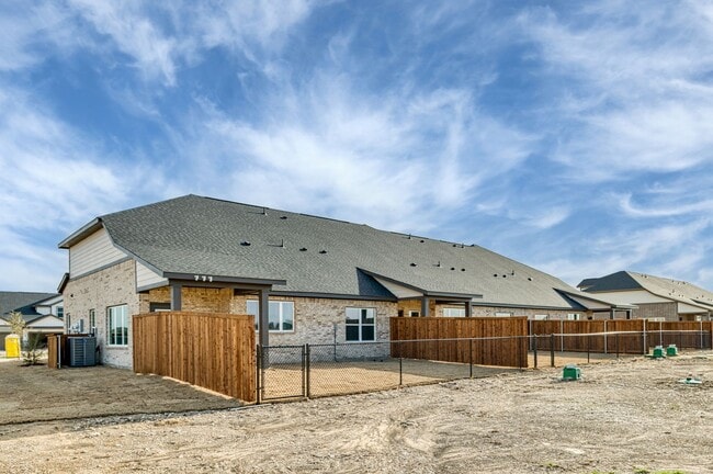 Building Photo - AVAILABLE NOW! 3 BEDROOM TRIPLEX  LOCATED ON 1-ACRE LOT IN MIDLOTHIAN, TX!