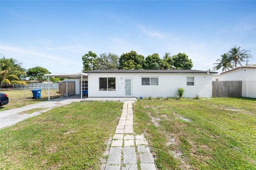 Primary Photo - 1111 NE 211th Terrace