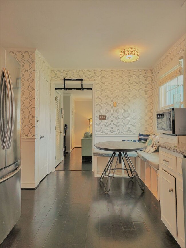Building Photo - Remodeled 4 bedroom 2 full brick bath cape...