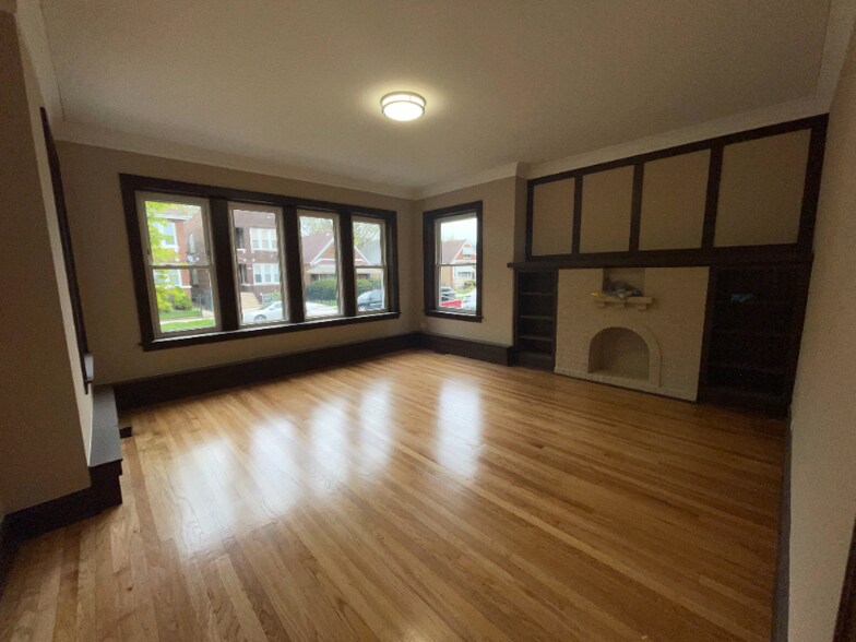 Building Photo - 6640 S Fairfield Ave