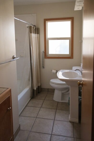 Building Photo - 683 N 300 E