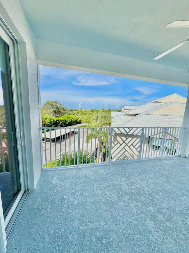 Building Photo - 341 Bay Colony Dr N