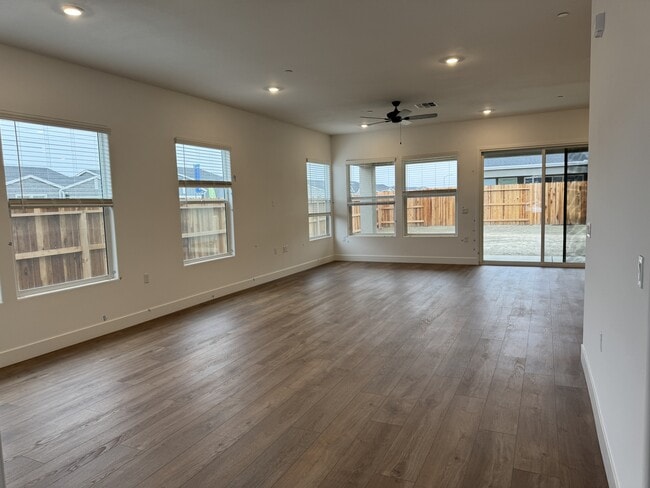 Building Photo - 7419 Castle Dr