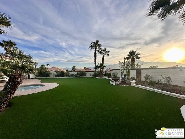 Building Photo - 9939 Vía Real