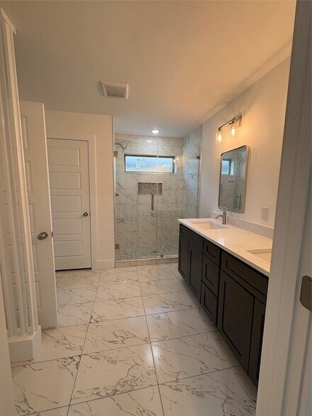 Building Photo - 13122 Lake Conroe Bay Rd