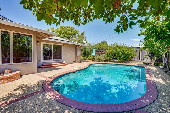 Building Photo - Excellent 3 Bedroom 2 Bath In A Great Neig...