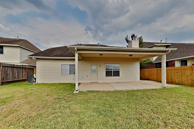 Building Photo - 22723 W Waterlake
