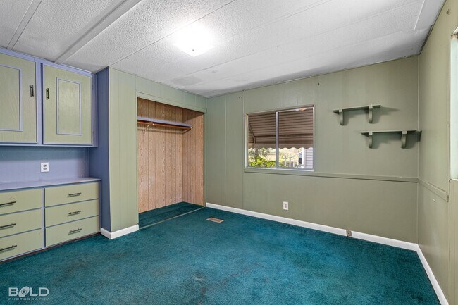 Building Photo - MOVE IN SPECIAL HALF OFF FIRST MONTHS RENT