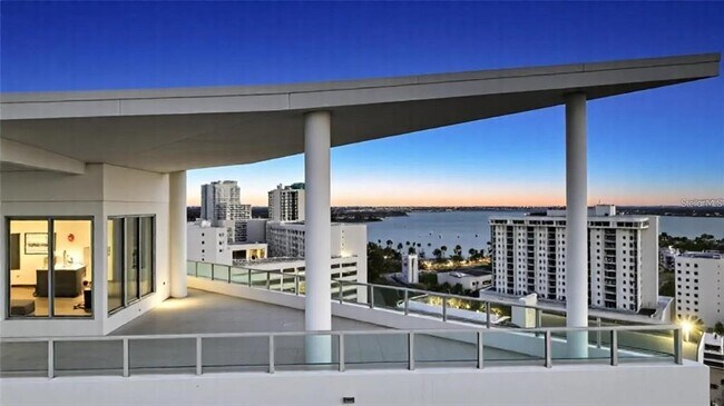 Building Photo - 111 S Pineapple Ave