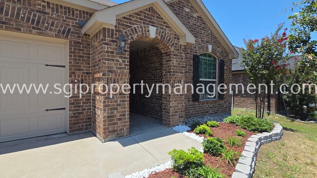 Building Photo - 942 Primrose Dr