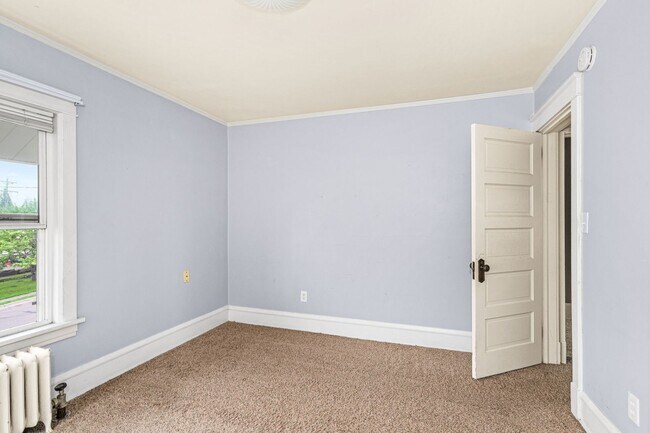 Building Photo - AVAILABLE NOW! 3 Bed/ 1 Bath Single Family...