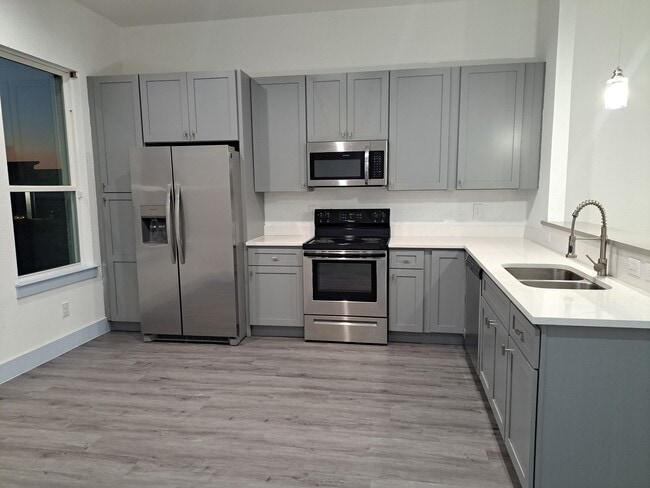 Building Photo - 3320 Noor St