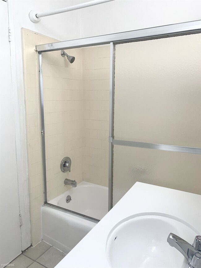 Building Photo - 723 N Gramercy Pl