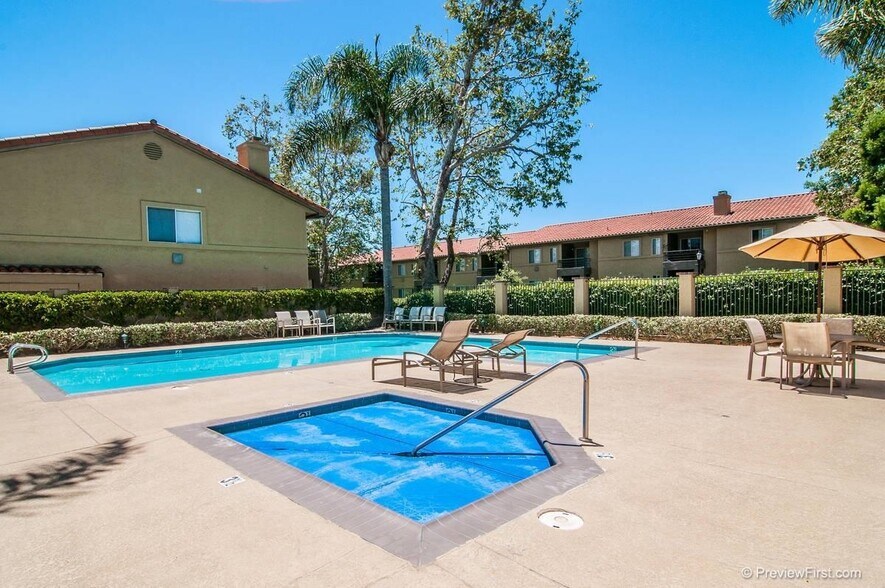 Building Photo - 7415 Charmant Dr