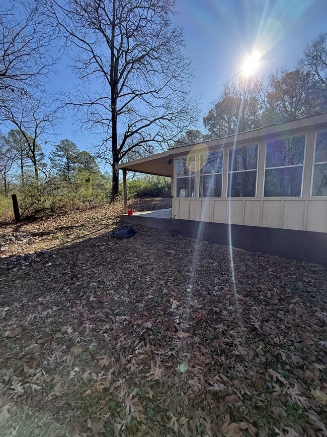 Building Photo - 1633 Yvonne Dr