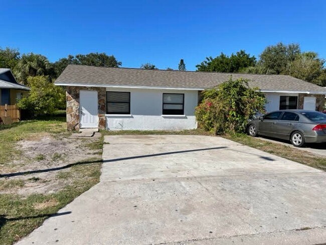 Primary Photo - 3 bedroom 2 bath duplex