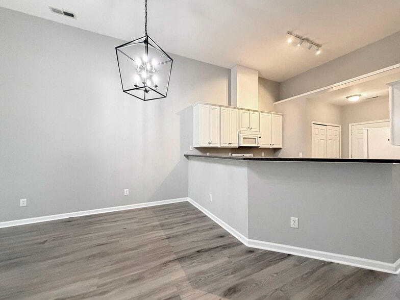 Building Photo - 10483 Dapping Dr