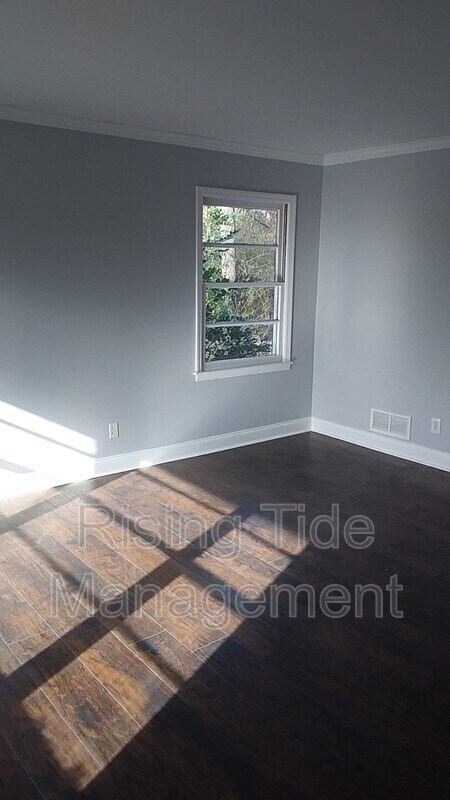 Building Photo - 948 Hickory Dr