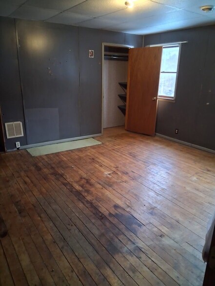 Building Photo - 212 29th St