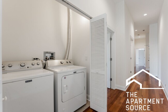 Building Photo - 1356 W Augusta Blvd