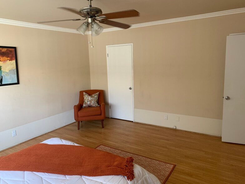 Building Photo - 1221 S Sherbourne Dr