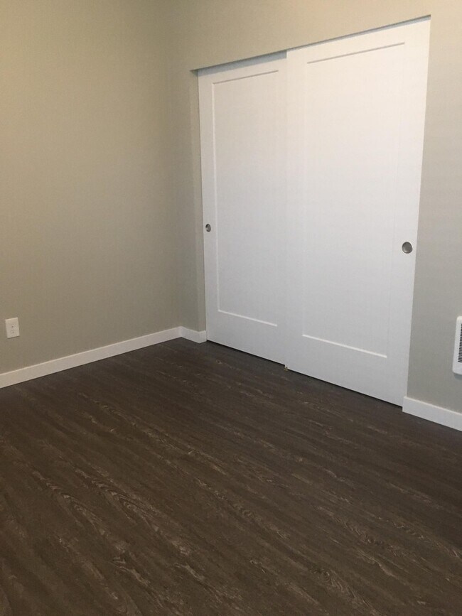 Building Photo - 717 E Street