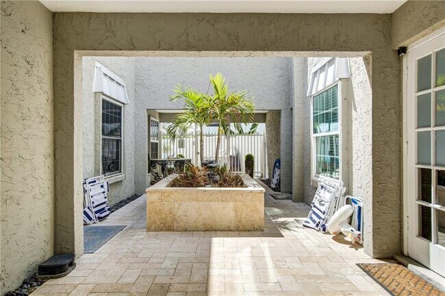 Building Photo - 2708 NE 14th Street Causeway