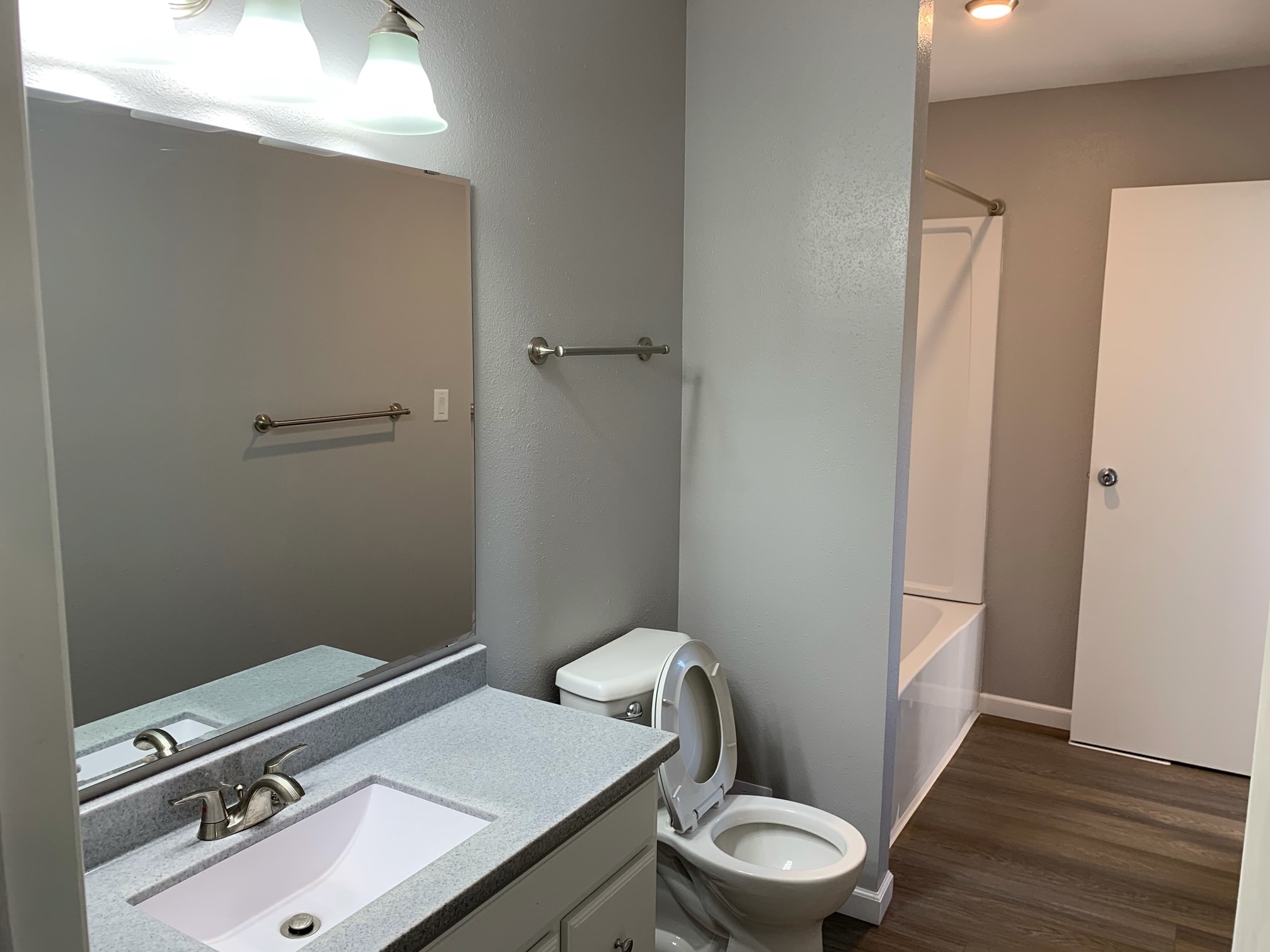 Upstairs Bathroom - 424 12th Ave S