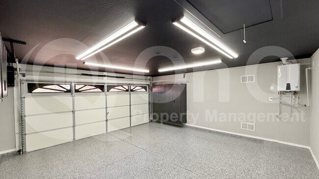 Building Photo - 206 W Oxford Ln
