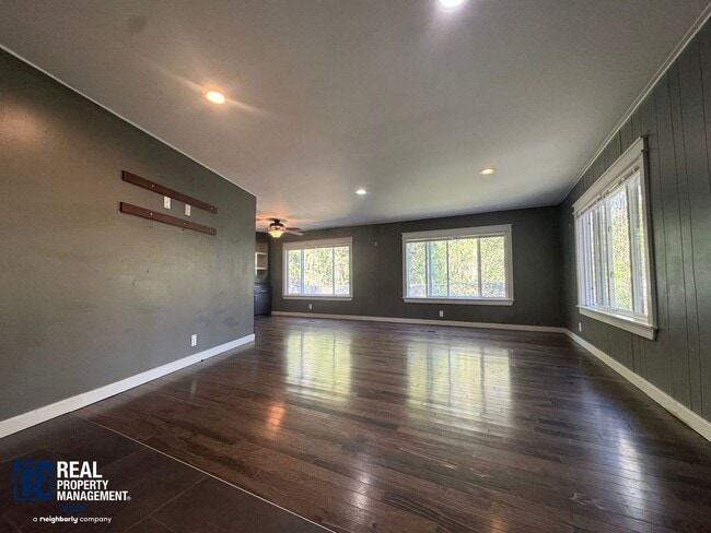 Building Photo - 2 Bed / 2 Bath Home with 4-Car Garage, Large Yard & RV Parking in Graham!