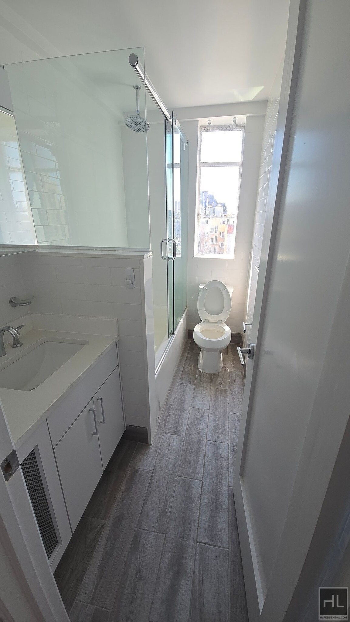 Building Photo - 5 AVENUE