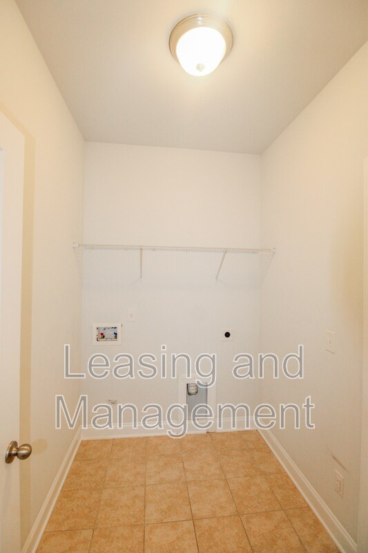 Building Photo - 333 Turnstone St